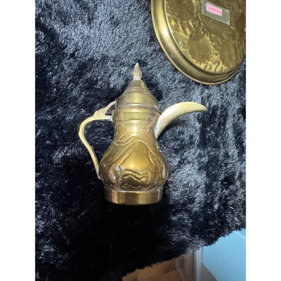 Child-Sized Brass Tea Set India Footed Pot 6 Cups Tray Etched Decoration - Picture 7 of 8